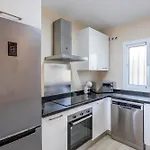 Vb Ave Marina Front Seaviews 2br 公寓 贝纳尔马德纳